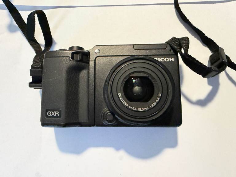 RICOH GXR Digital Camera with S10 Kit 24-72mm lens
