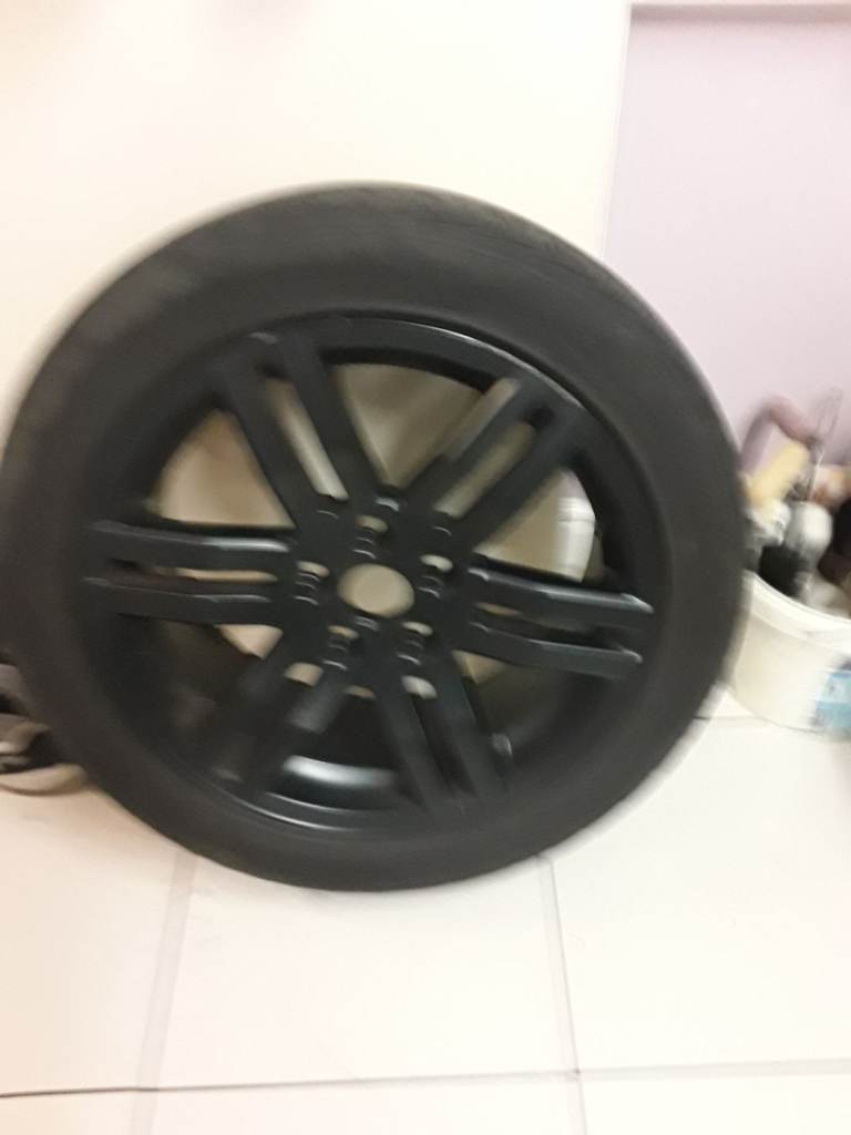 Set of 4  18 inch aloy wheels black
