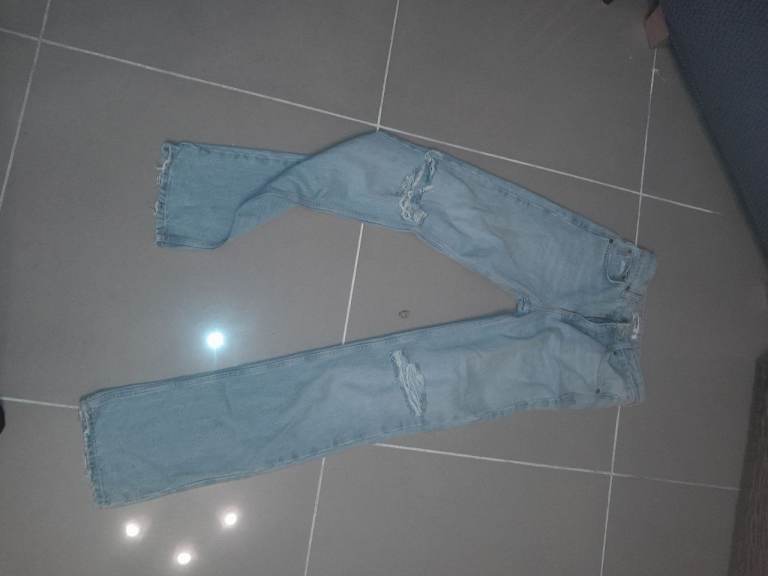 Light Blue Denim Jeans with Rips – Good Condition