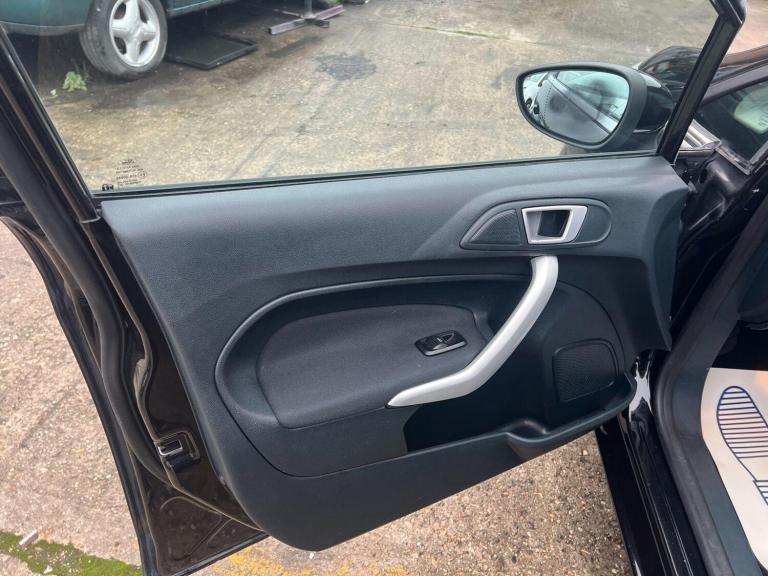 2012 Ford Fiesta 1.4 Zetec 5dr HATCHBACK PETROL Manual