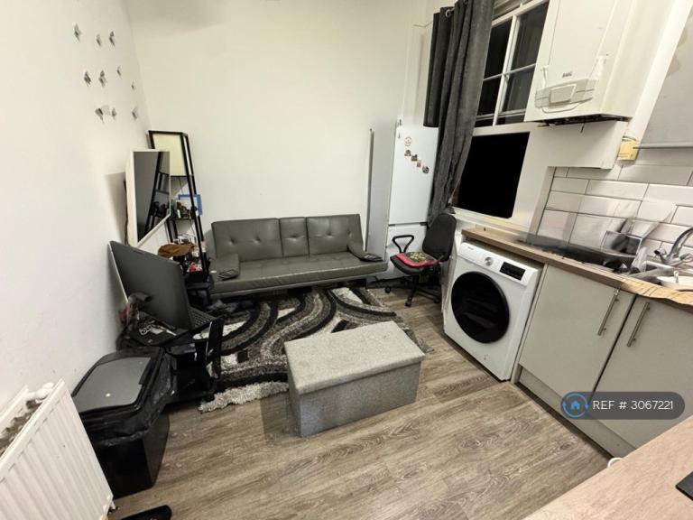 1 bedroom flat in Norfolk Street, Wisbech, PE13 (1 bed) (#3067221)