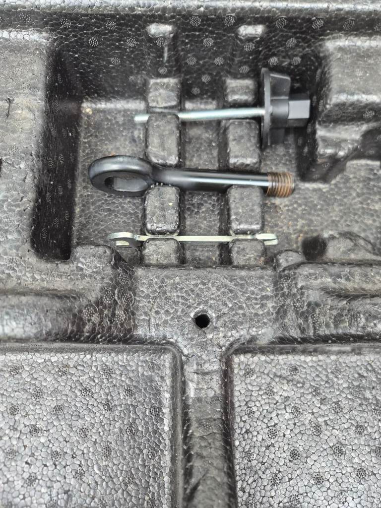 Kia Picanto spare tyre compartment with tools