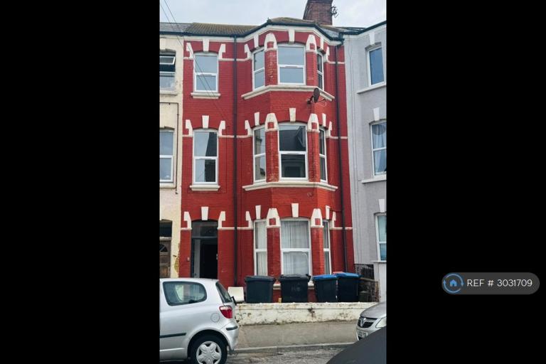 3 bedroom flat in Hatfeild Road, Margate, CT9 (3 bed) (#3031709)