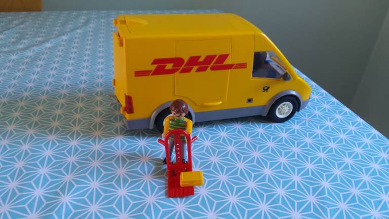 Playmobil DHL DELIVERY van