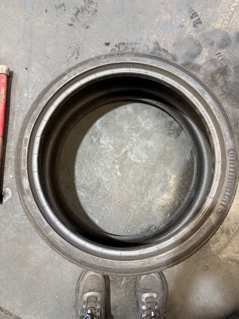 235/35/19 91Y Extra Load Part Worn tyre Continental