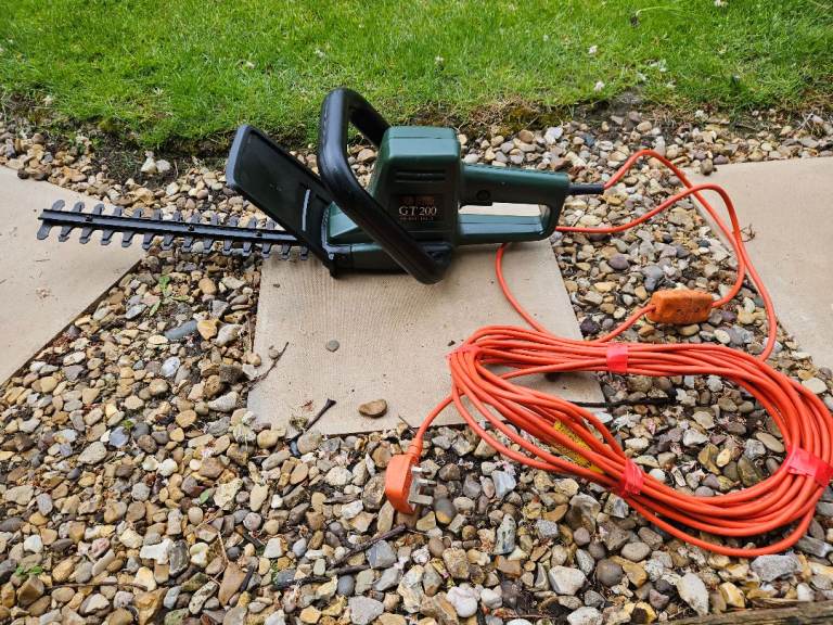 Hedge trimmer 