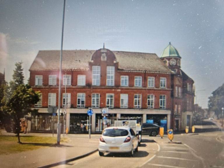 £750pcm 1-bed - Contemporary apartment to let right in the heart of Hucknall village 