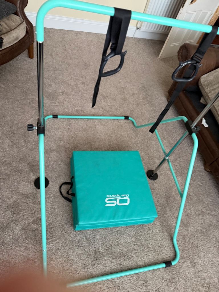 Gymnastics bar and mat 