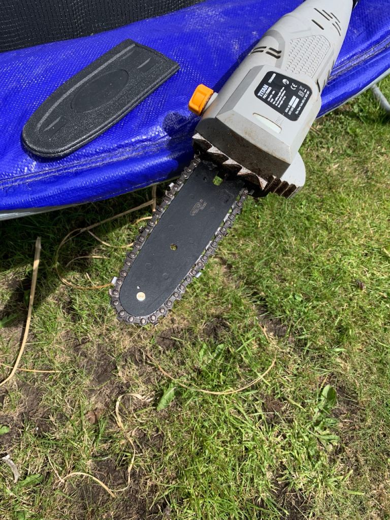 Electric chainsaw £20