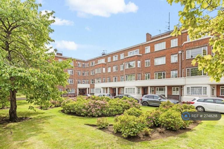 2 bedroom flat in Sheen Court, Richmond, TW10 (2 bed) (#2748218)