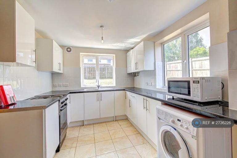 6 bedroom house in Addison Gardens, Kingston Upon Thames, KT5 (6 bed) (#2736226)