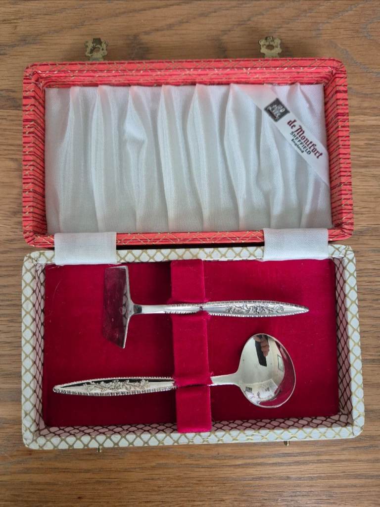 Vintage Cased silver-plated baby spoon and pusher - EPNS - marked Sheffield, England De Montfort