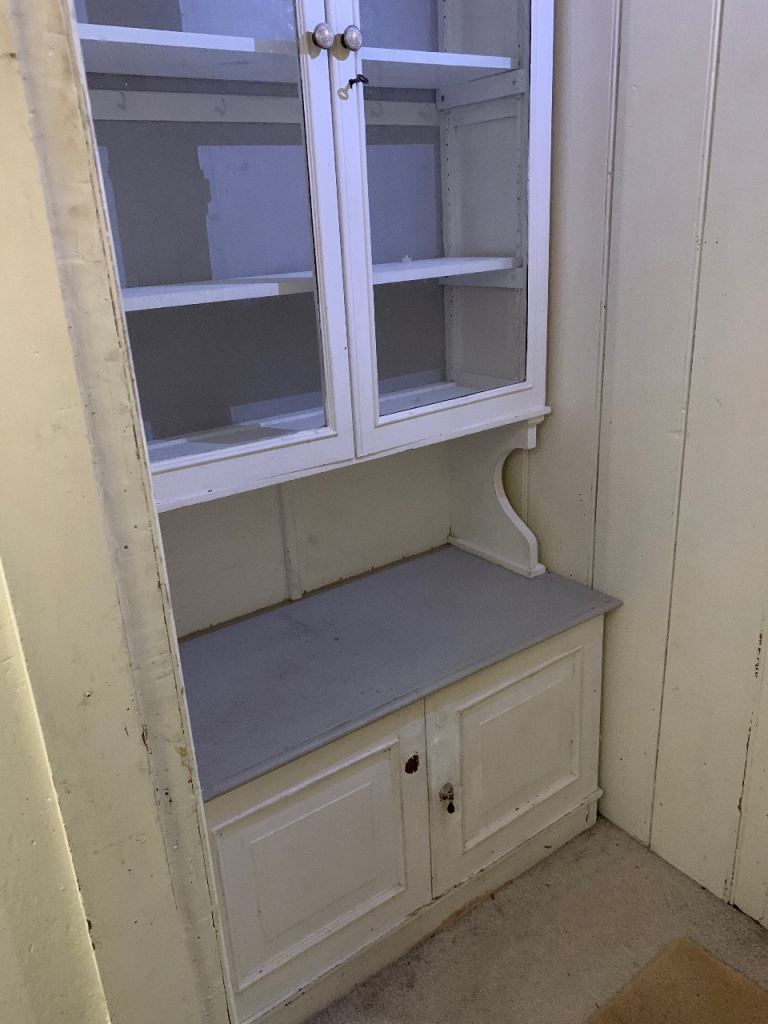 Free cabinet - vintage retro must go next 3 days 