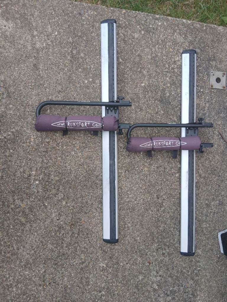 Thule Kayak Stacker 520 - car roof kayak carrier