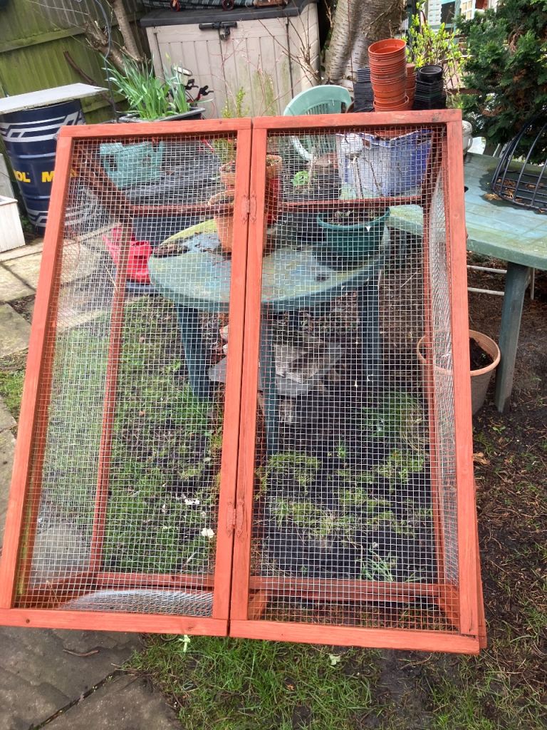 Rabbit / guinea pig run , 