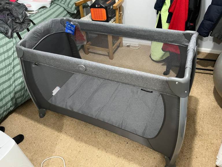 TRAVEL COT Hauck play and relax center travel cot 