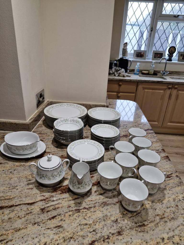 52 PIECES NORITAKE SAVANNAH 2031 EXCELLENT CONDITION