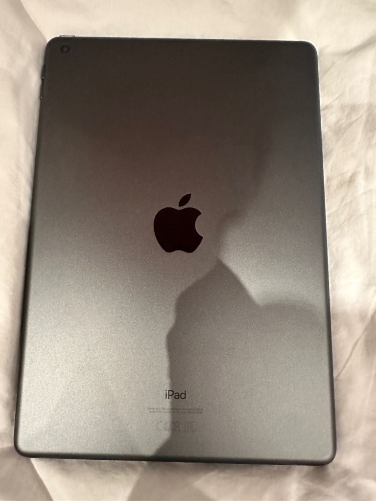iPad, 8th gen, wifi, 128gb, ios26 