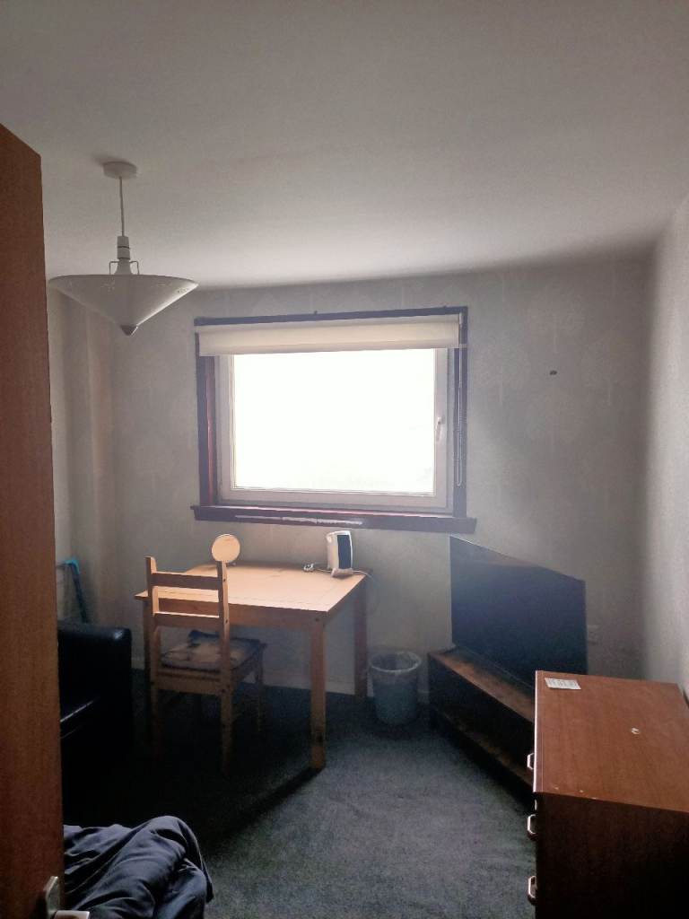 Private furnished room to rent in shared apartment 