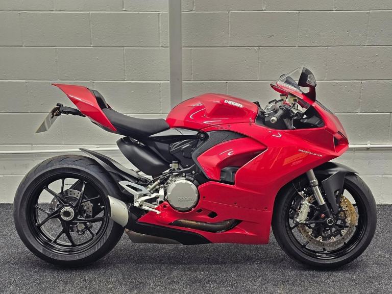 DUCATI PANIGALE V2 ABS ** 9305 miles - Ready To Go - November 2026 MOT **