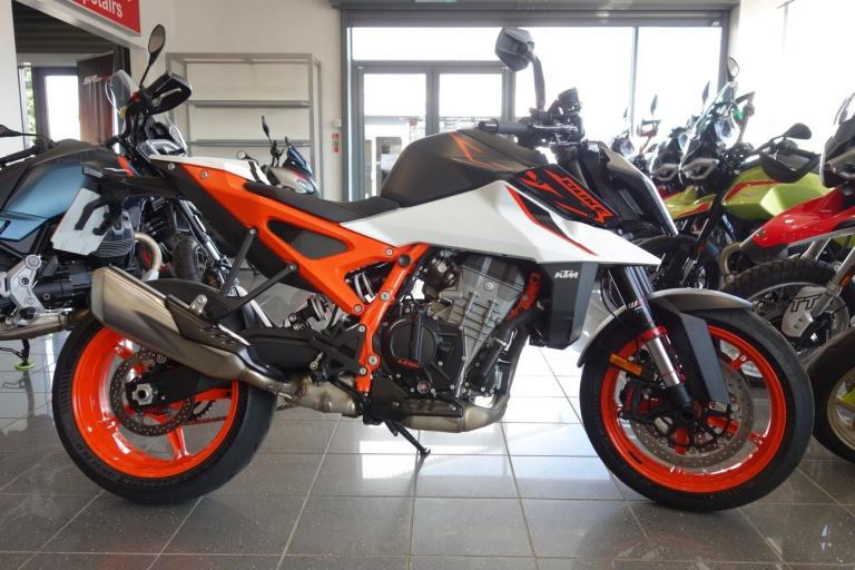 KTM 990 DUKE R, 2026 MODEL, TECH PACK INCLUDED. 