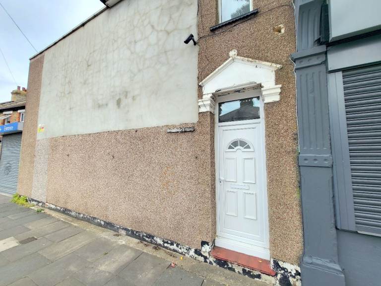 2 BED FLAT IN ILFORD- £1800