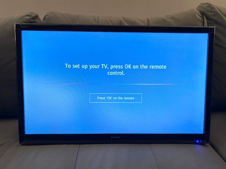 Black Sharp 23" inch Freeview TV DVD Combi with Bracket, Stand and Remote