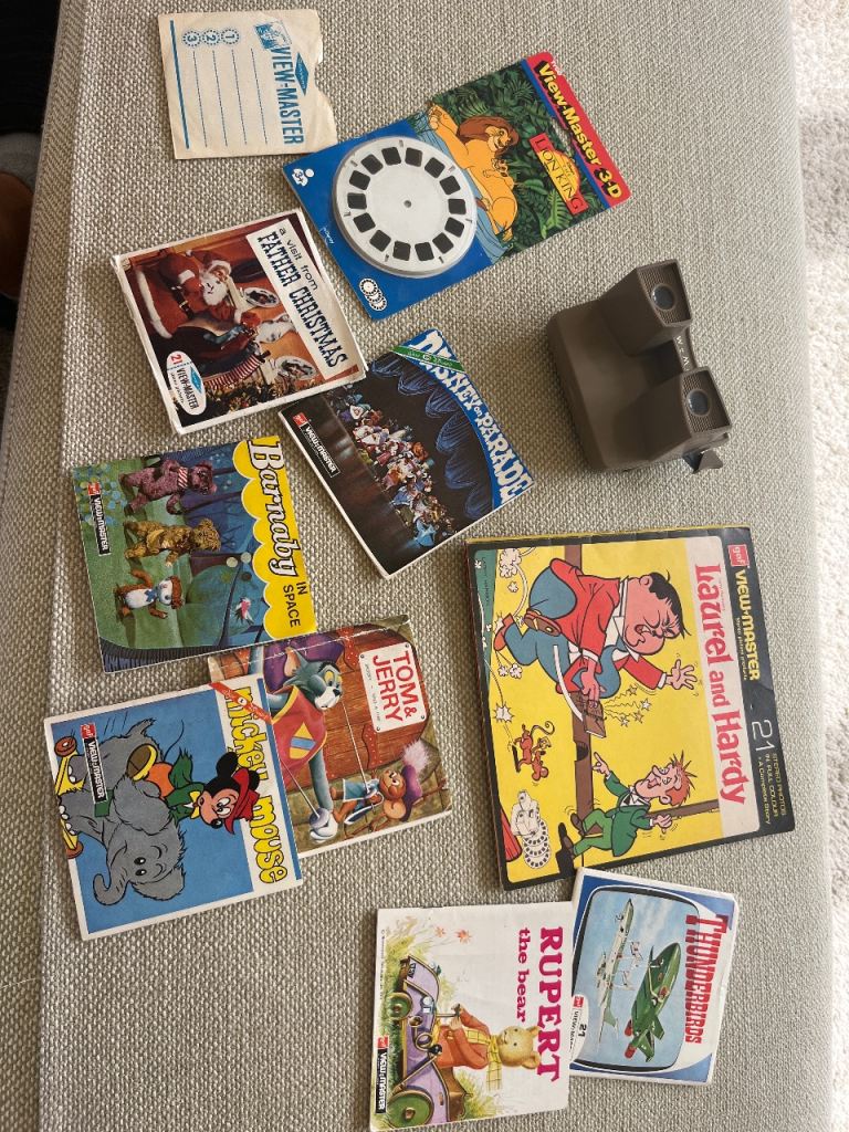 Classic View-Master Viewer with 3D Reels – Good Condition