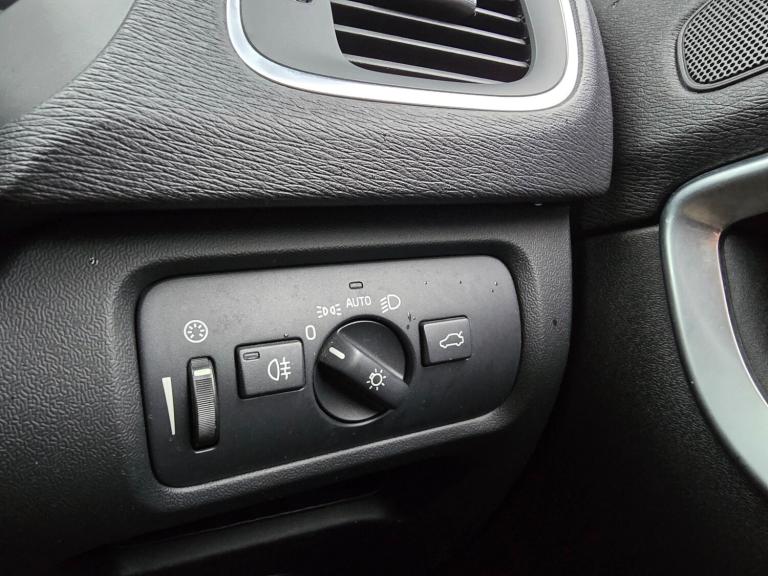 2017 Volvo V40 T2 [122] Momentum 5dr Geartronic HATCHBACK Petrol Automatic