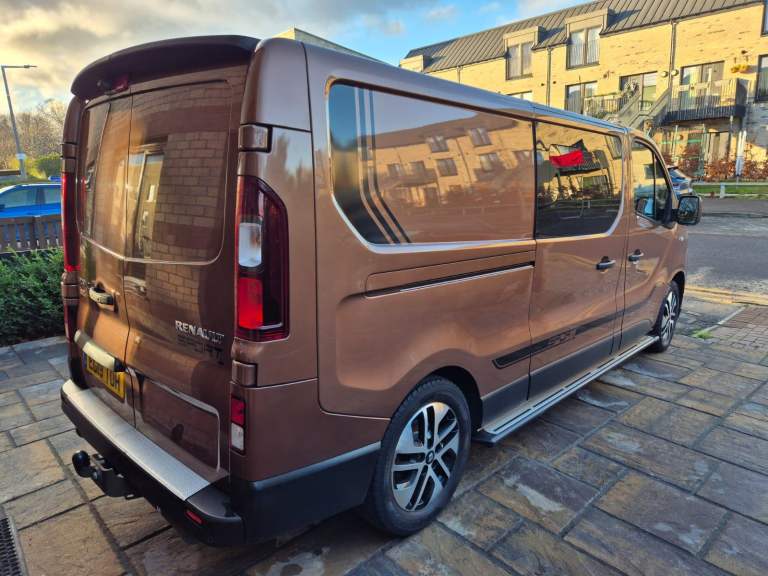 Renault Trafic Campervan 2019 LWB Euro 6 Diesel 1.6 solar panel heating off-grid