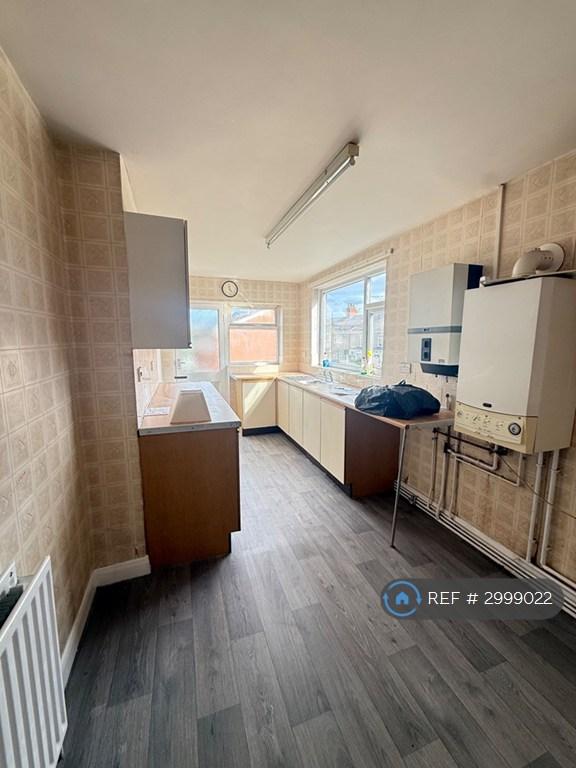 1 bedroom flat in Stanley St, Grimsby, DN32 (1 bed) (#2999022)