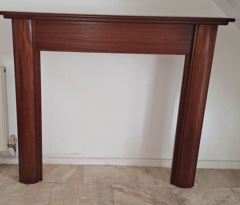 Wooden Fireplace Surround / Mantel – Good Condition