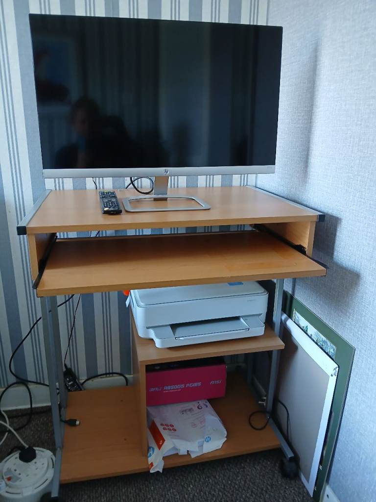 Computer desk