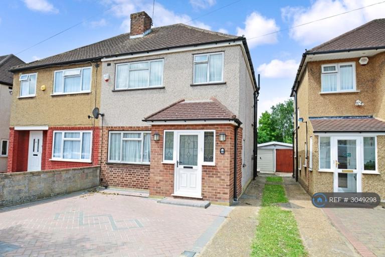 3 bedroom house in Parkfield Crescent, Ruislip, HA4 (3 bed) (#3049298)