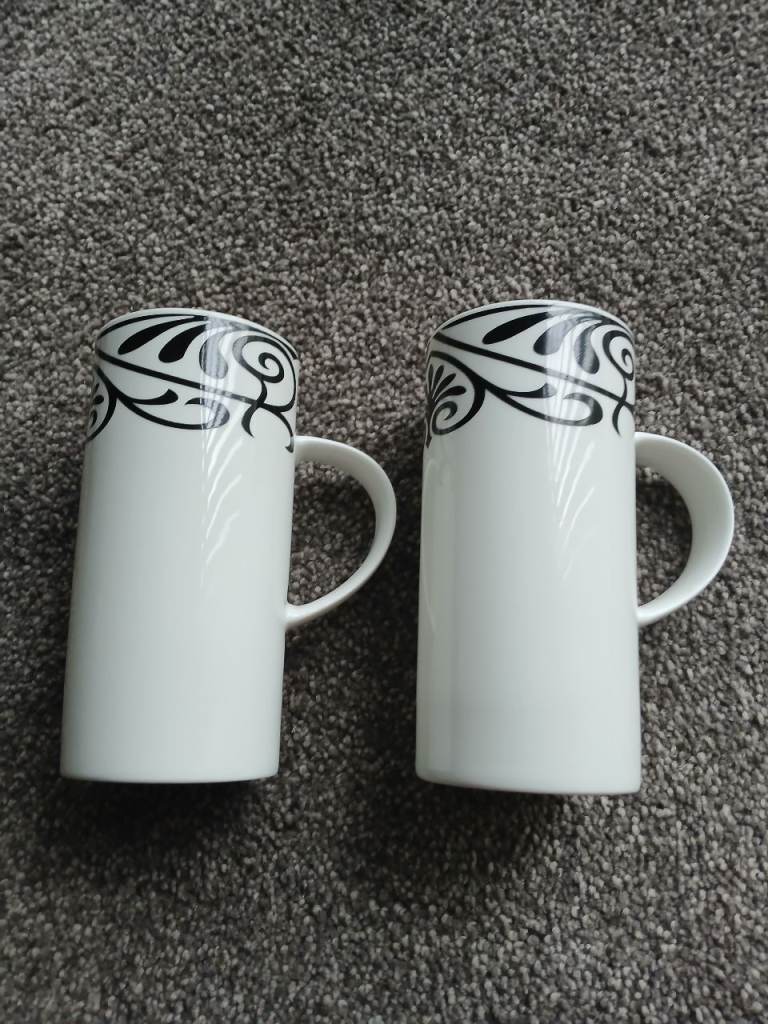 Pair of matching mugs 
