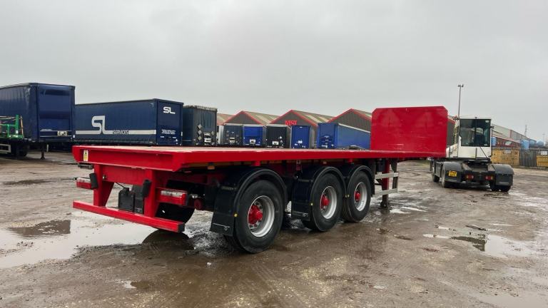 Dennison 10.6 meter urban flat Rear Steer lift axl Other
