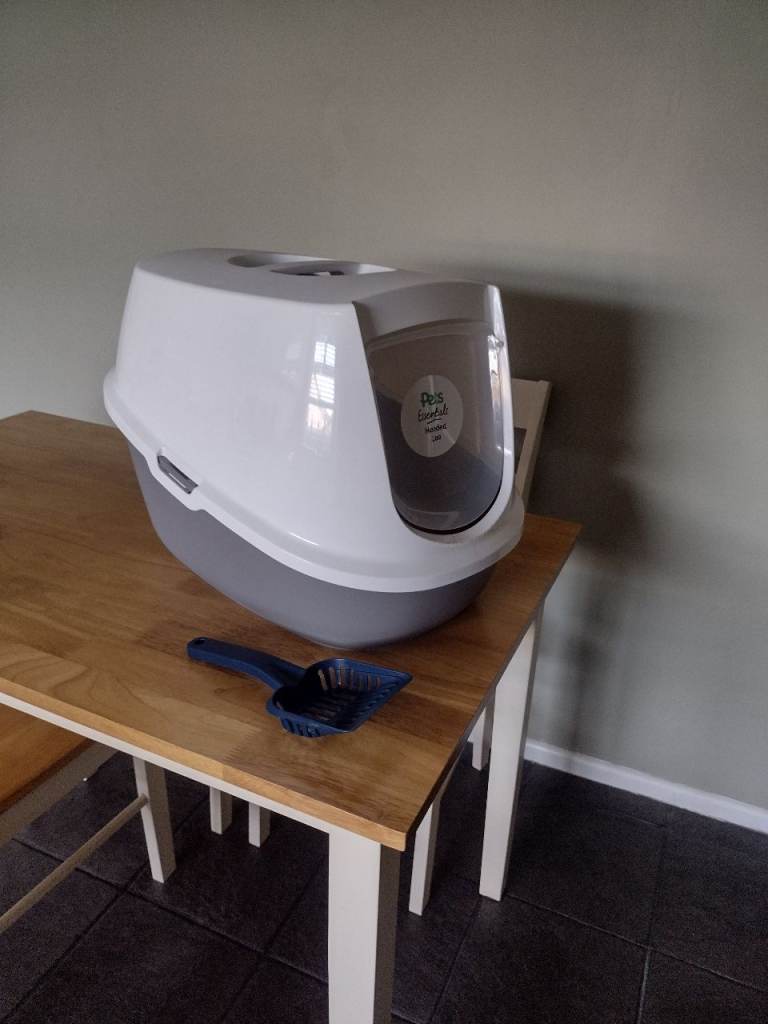 Covered Cat Litter Tray with Scoop
