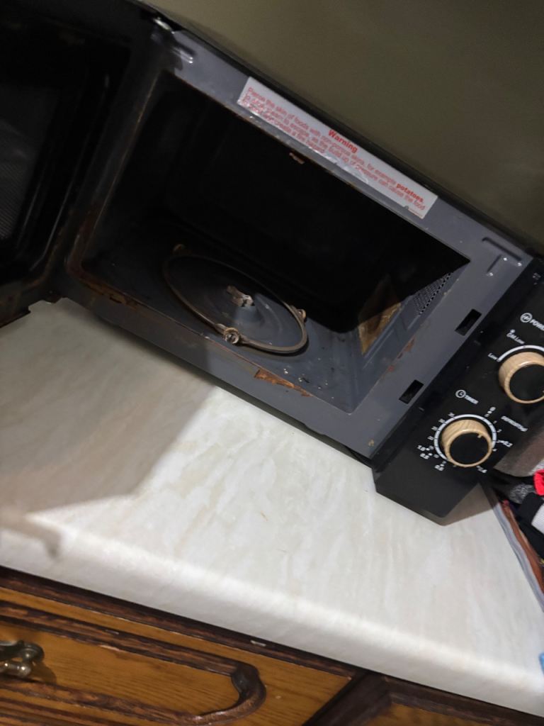 Black Microwave Oven - Good Condition