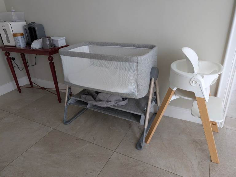 Mamas and Papas Lua Side sleeper / bedside cot / crib (RRP £229)