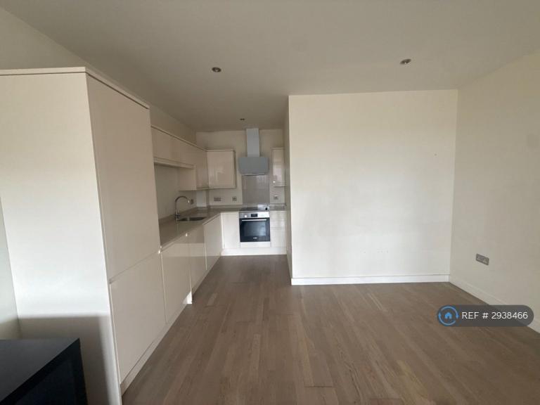 1 bedroom flat in Cleeve Road, Sutton, KT22 (1 bed) (#2938466)