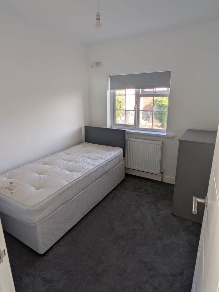 3 BEDROOM HOUSE ELLIOT ROAD HENDON NW4