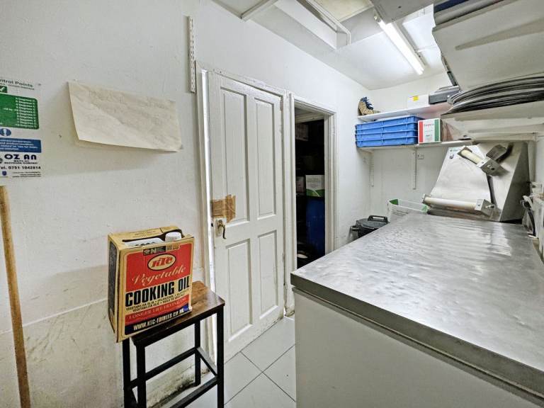 Lease for Sale - Pizzaria Takeaway