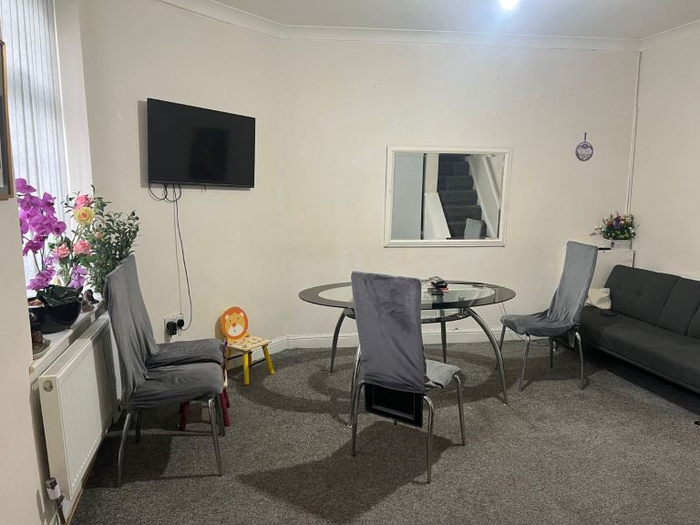 2 BEDROOM HOUSE FOR RENT - BACK TO BACK
