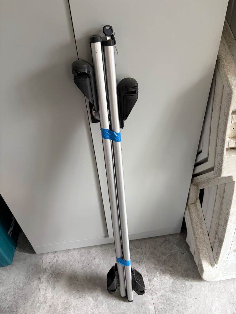 Universal car roof bar rack