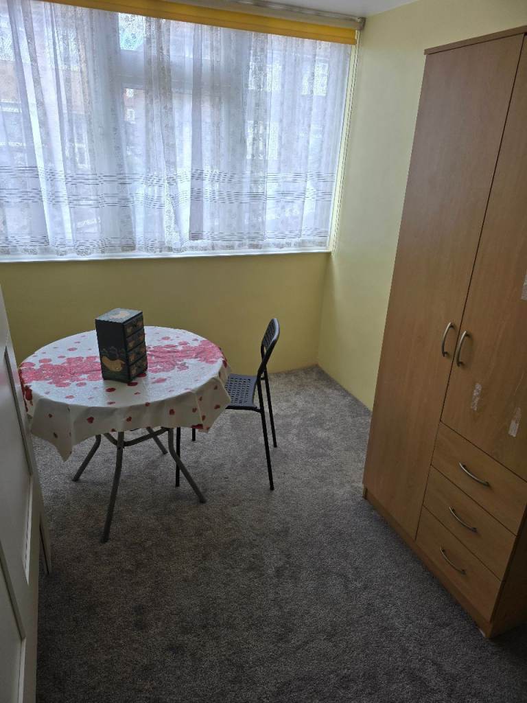 Single Room near Romford Station