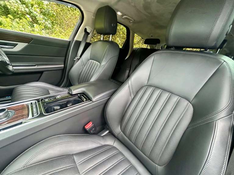JAGUAR XF 2.0 T 250*PORTFOLIO ESTATE*Xenons-Meridian-FSH-ULEZ-Cam-Pronav*Superb