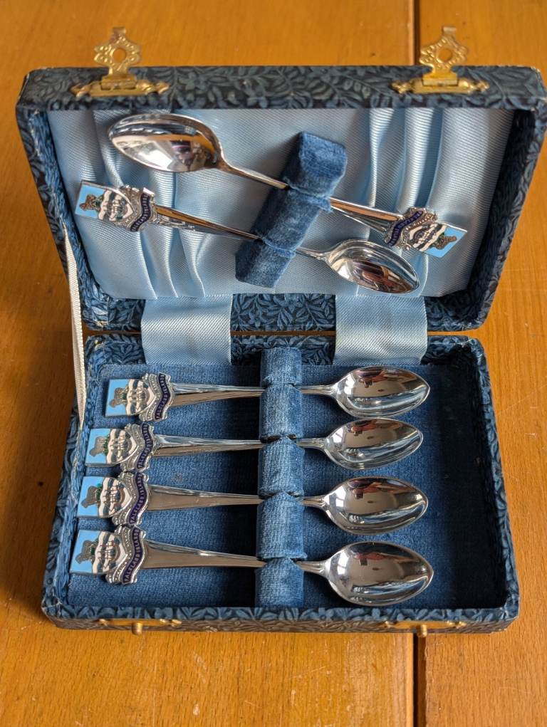 Vintage Boxed Set of Six (6) Falkland Islands Souvenir Spoons : EPNS + Keyring