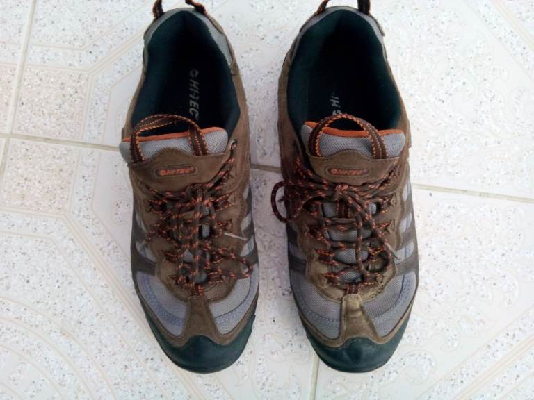 HI-TEC GENTS TRAINERS NEW SIZE 10