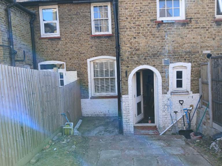 2 - 3 BED WANDSWORTH COUNCIL PROPERTY - NEAR TOOTING BEC FOR 1 - 2 BED 