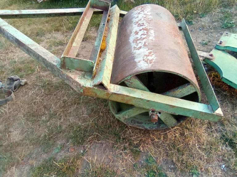 Quad size field roller 